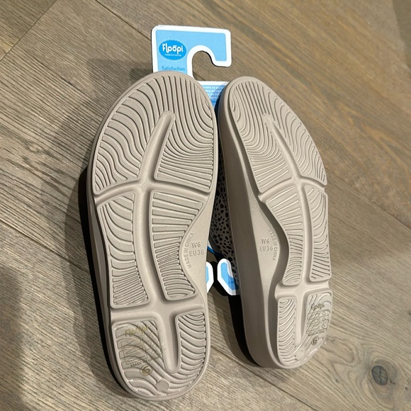 Floopi slide sandals NWT animal print size 6 - Picture 3 of 6